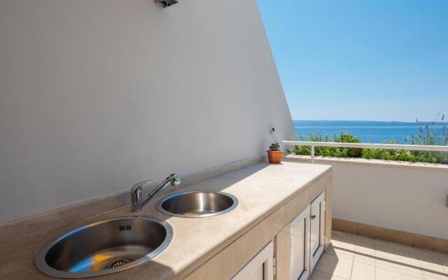 Seaside Apartment Gold 1row