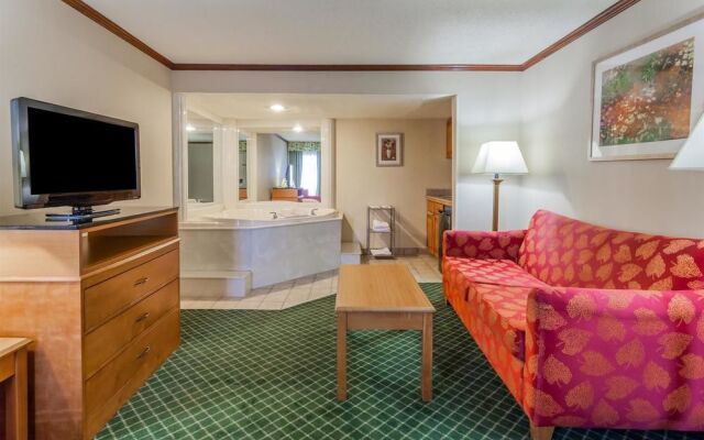 Days Inn & Suites Warren