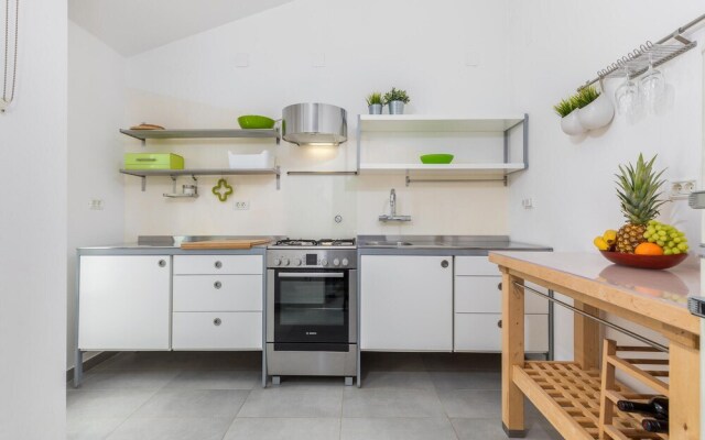 Nice Home in Stinjan With Wifi and 1 Bedrooms