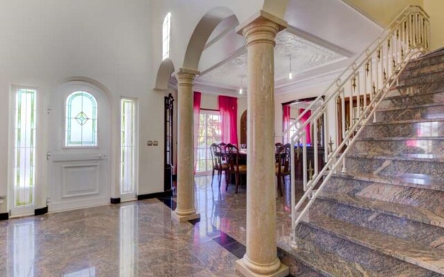 Villa - 6 Bedrooms with Pool and WiFi - 104371