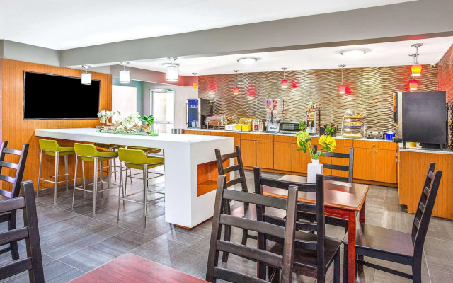 Arya Inn & Suites Farmers Branch
