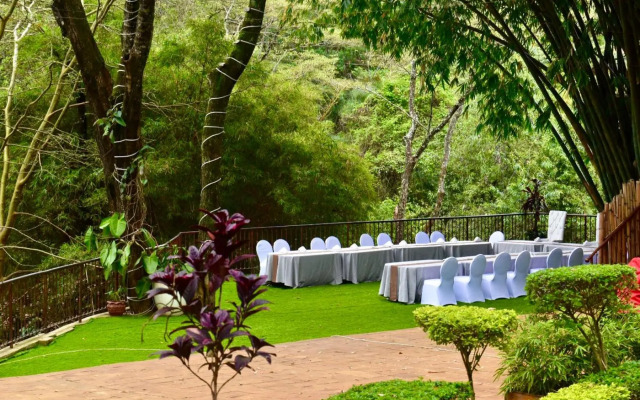 West Wood Hotel