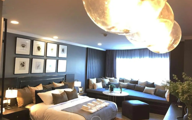 Stay in Style The Heart of Nimman R306AB