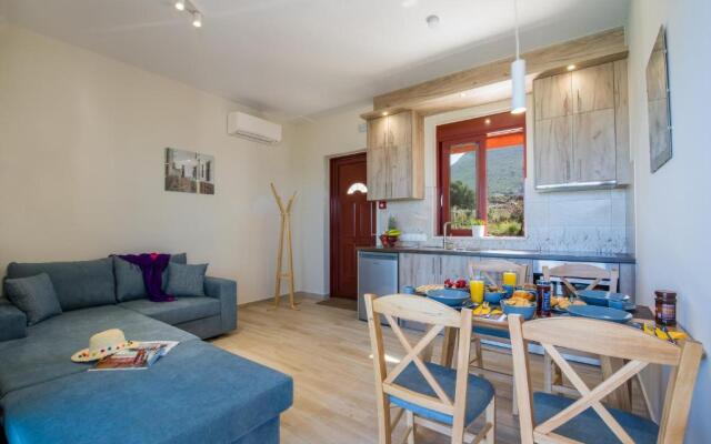 PhenΩmena Apartments