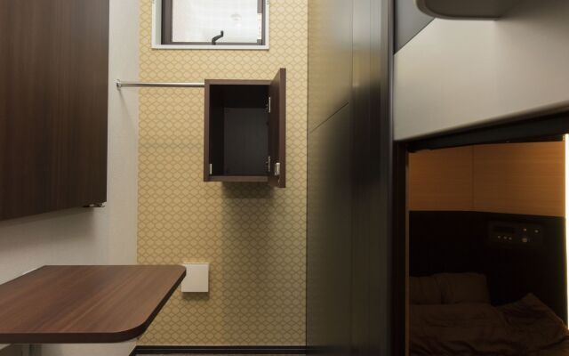 Ryoma Higashiazuma - Hostel