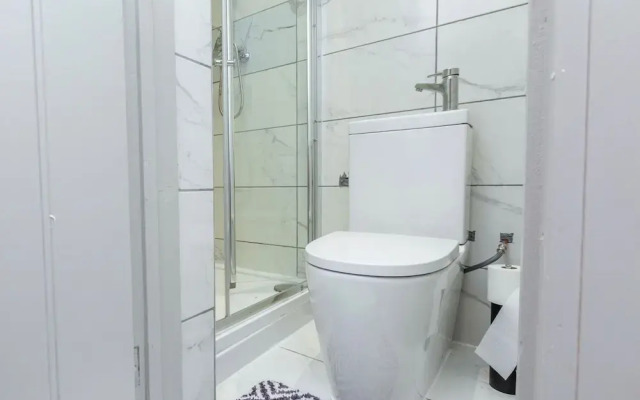 Cozy House In Medway-sleeps10-garden-freeparking