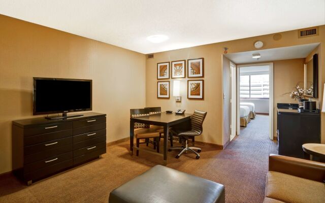 Embassy Suites by Hilton Chicago Downtown River North