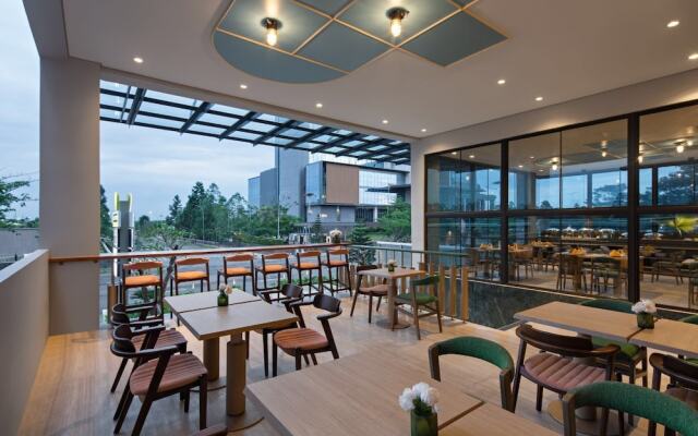MaxOneHotels Kota Harapan Indah Bekasi