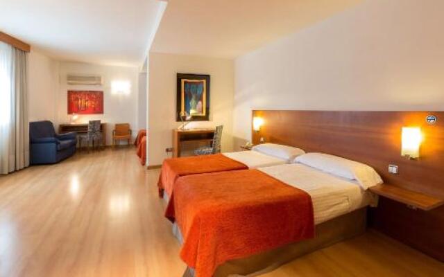 Torre Monreal Hotel Y Apartamentos