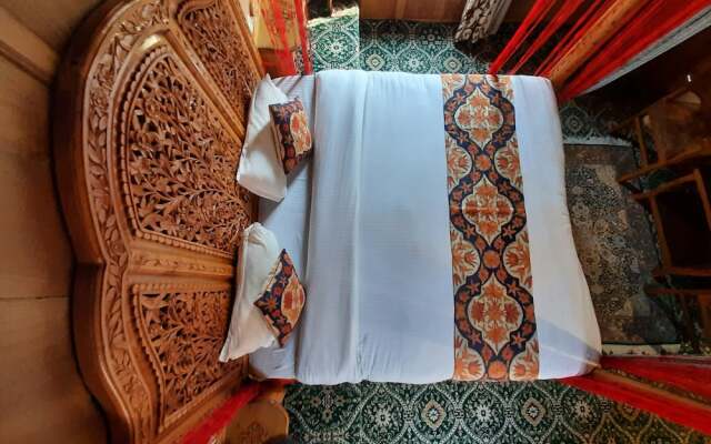 Lake Victoria Houseboat