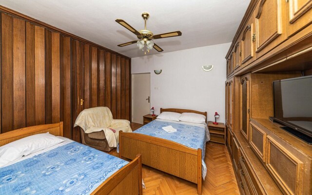 Beautiful Apartment in Trogir With Wifi and 2 Bedrooms