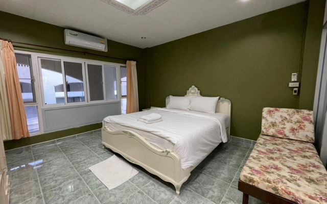 OYO 75486 Anna Residence Jomtien