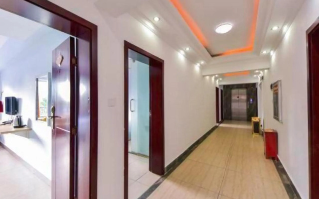 Chuxiong Dongbao Hotel