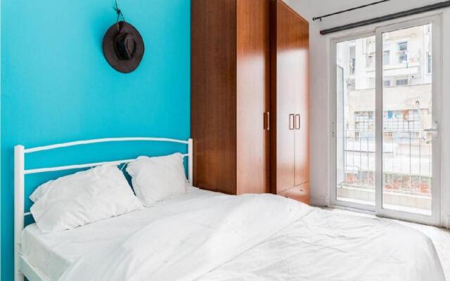 2BD- Perfect Location with square views