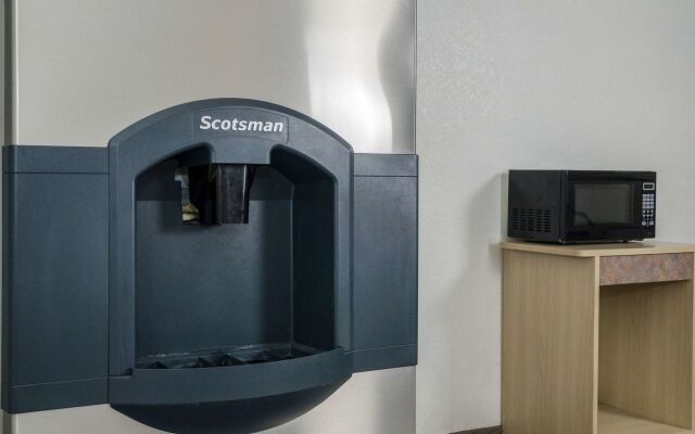 Super 8 by Wyndham Turlock