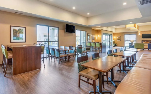 Comfort Suites Burlington Near I-5