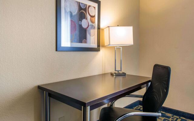 Comfort Inn & Suites Near Universal Orlando Resort - Convention Ctr