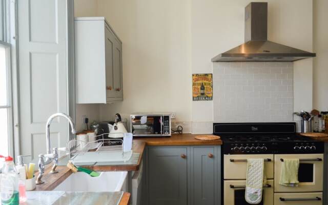 2 Bedroom Apartment in Edinburgh New Town