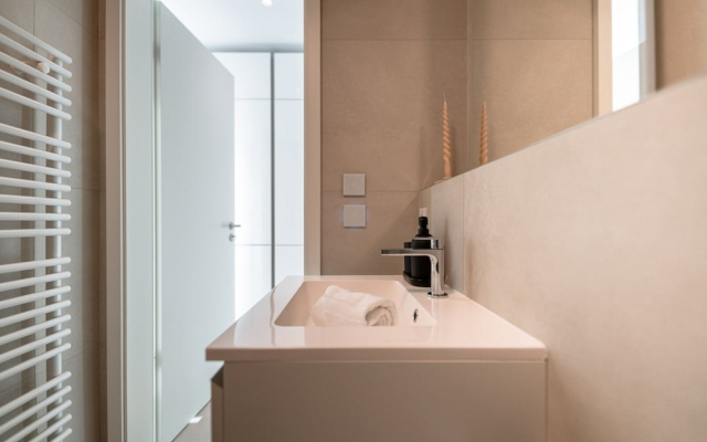 Classy Studio W Balcony Near Cloche Dor