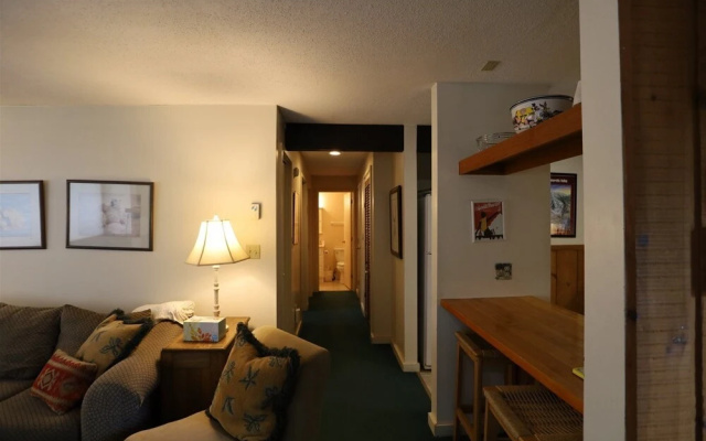 Walk to the Town Square at This Waterville Valley Vacation Condo! Sb13v