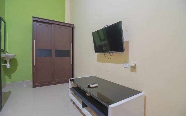 RedDoorz near Living Plaza Balikpapan 2