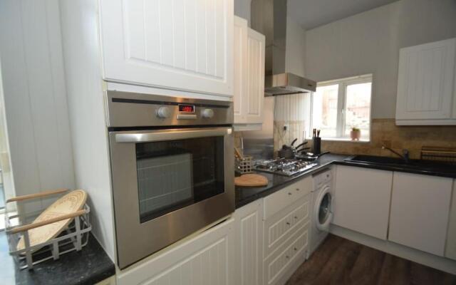 Spacious and Homely 3 Bedroom Flat - SuiteLivin