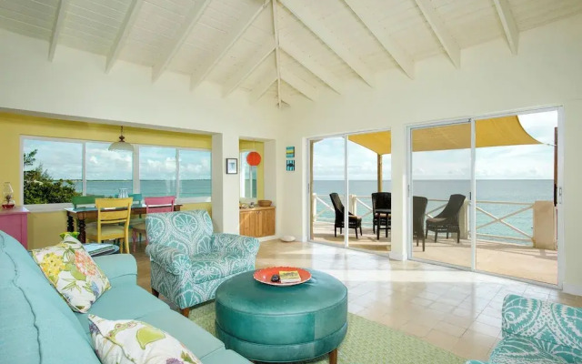 Island Paradise: Secluded Beachfront Retreat With Pool