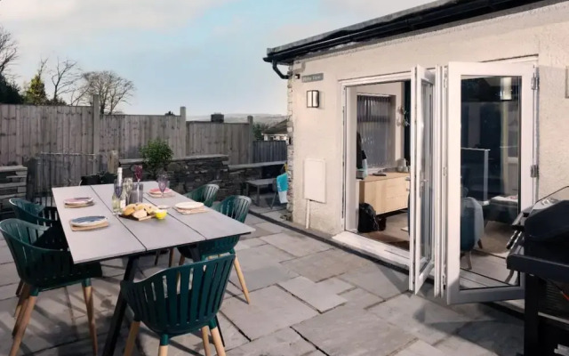 Contemporary 1BR Home