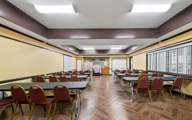 Quality Inn & Suites Fayetteville I-95