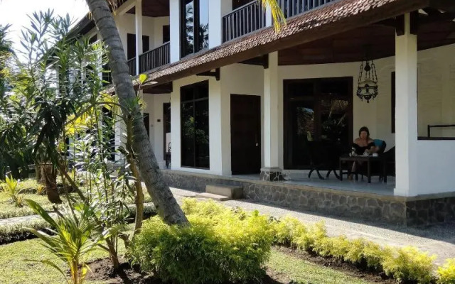 Rini Hotel