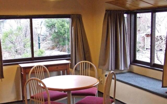 Woodlands Motels and Apartments