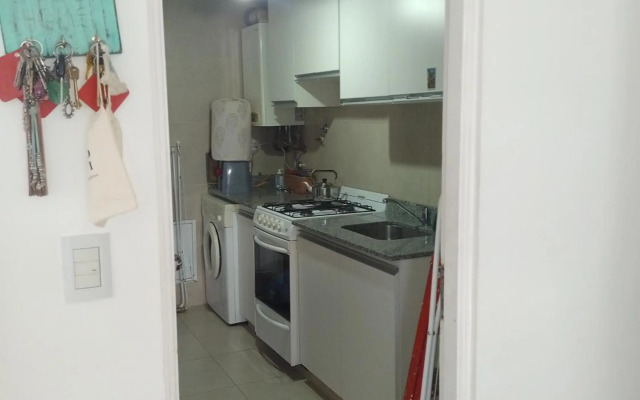 Casa Amplia, Luminosa con Parrilla!