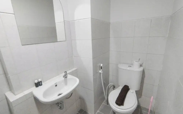 Modern Looking Studio Apartment At Suncity Residence