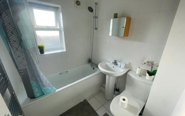 Stylish Two Bedroom Apartment in Leeds