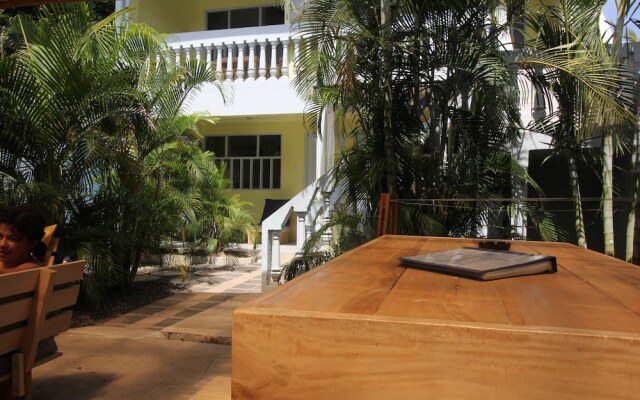 Blue Trailz Hostel & Surf Camp