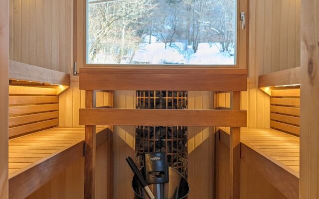 Log cabin rental & Finland Sauna Step House
