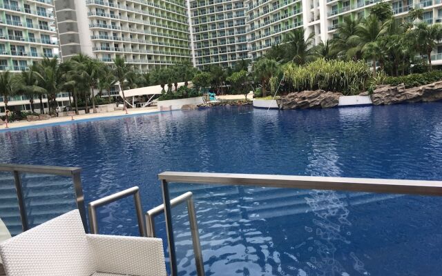 Comfort Condo @ Azure Urban Residences