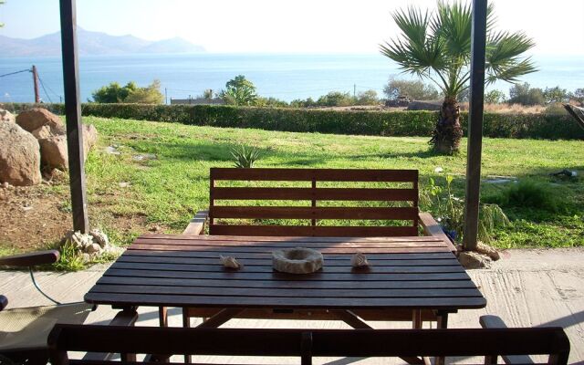Cavo Petra Hotel