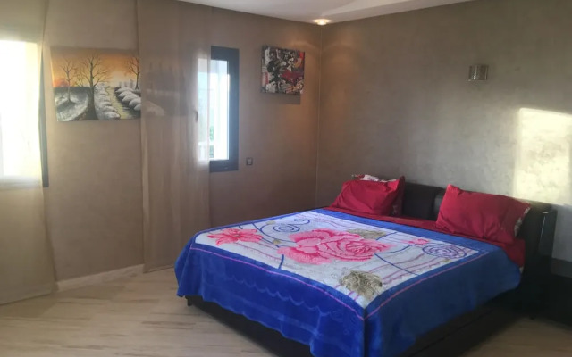Luxurious 5 Bedrooms Villa Ref HI51053