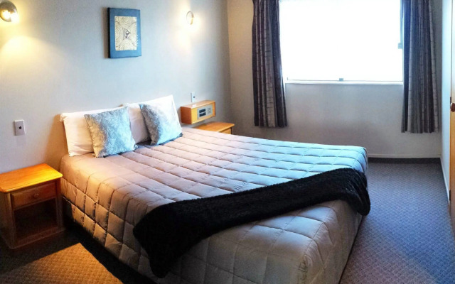 The Aquarius Motor Inn