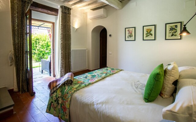 Oliveta a Retreat Surrounded by Olive Trees