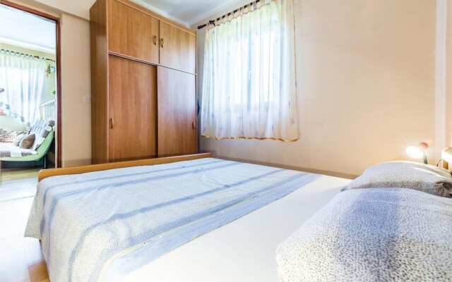 Awesome Home in Liznjan With Wifi and 2 Bedrooms