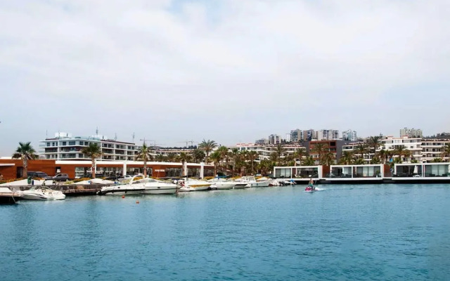 Stunning Sea Front Chalet In Tripoli