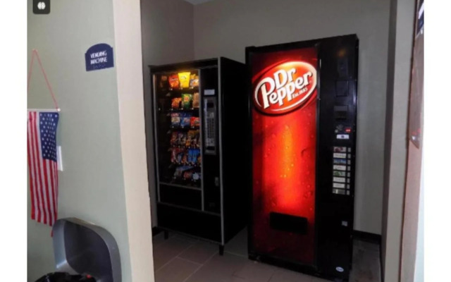 Moulton Inn &  Suites By OYO Near Shiner TX