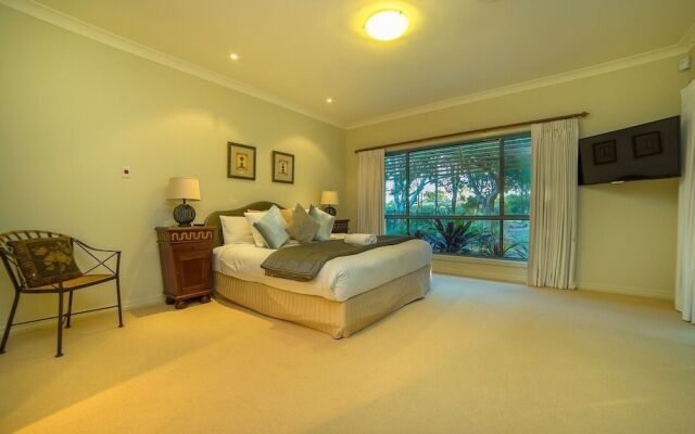 Magnolia Manor @ Hope Island Resort