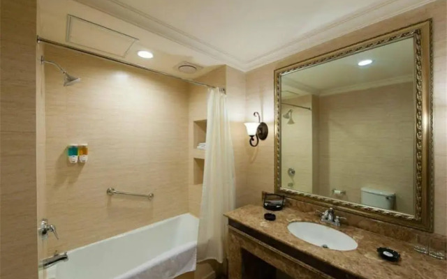 Tianjin First Hotel (Xiao Bai Lou Five Avenue Tourist Area)