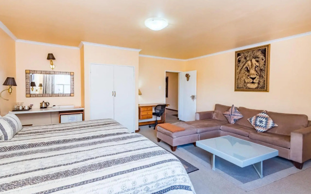 Ipe Tombe Guest Lodge