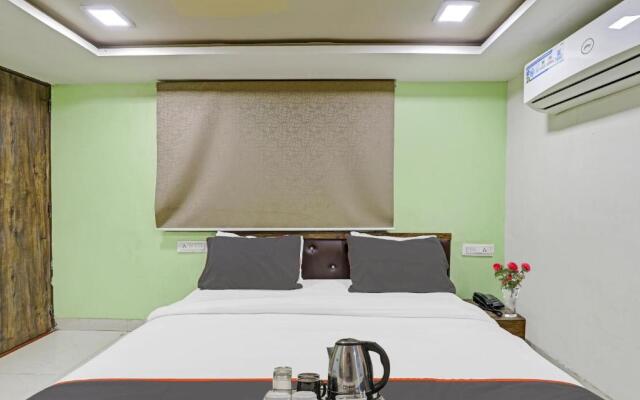 OYO 47110 Hotel Royal Palace