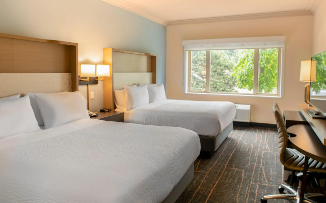 Holiday Inn Victoria Elk Lake by IHG
