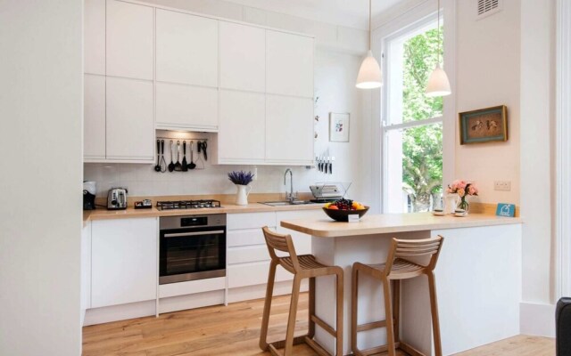 The Stunning Philbeach Garden Apartment